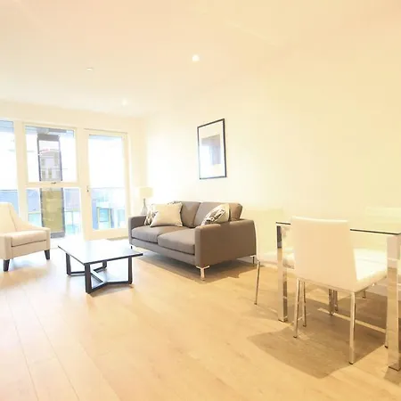 The O2 Waterfront Apartment *