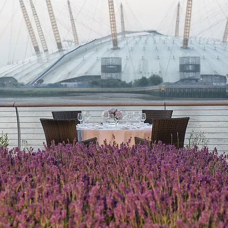 Radisson Blu Hotel, Canary Wharf East 4*