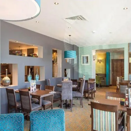 Hotel Premier Edmonton 3*