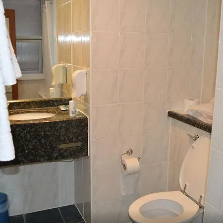 Travelodge Kings Cross Royal Scott Hotel 3*