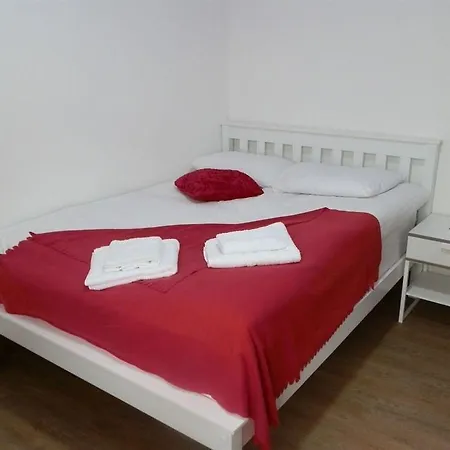 Green Suites Bed & Breakfast 4*