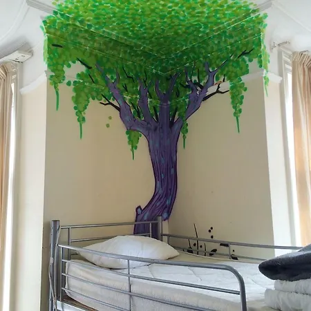 Hostel Hootananny London