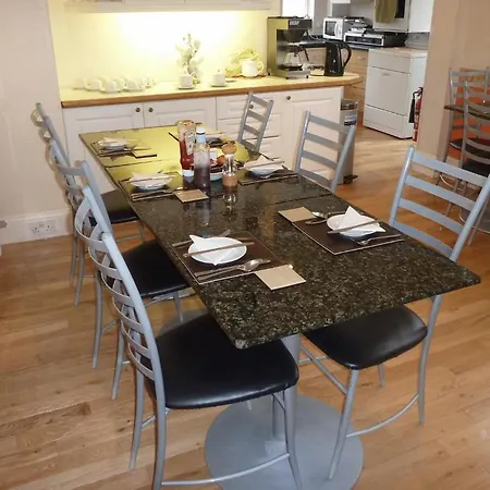 게스트하우스 Frithwood House 3*