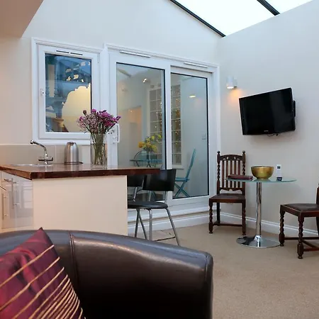 Brompton House Apartment