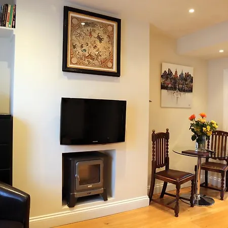 Brompton House Apartment *