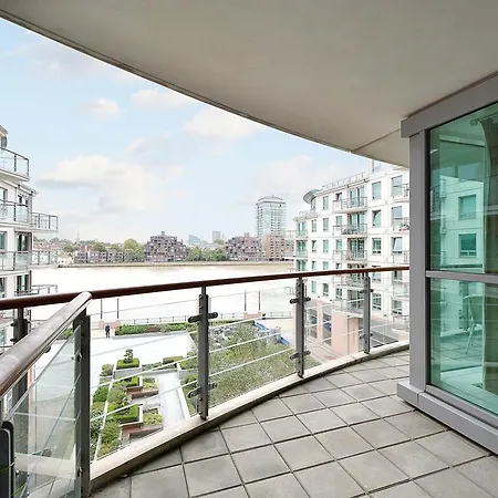 Apartment St George Wharf London