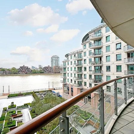 Apartment St George Wharf London