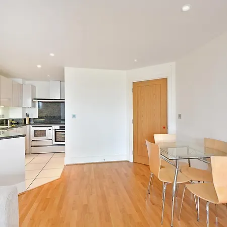 Apartment St George Wharf
