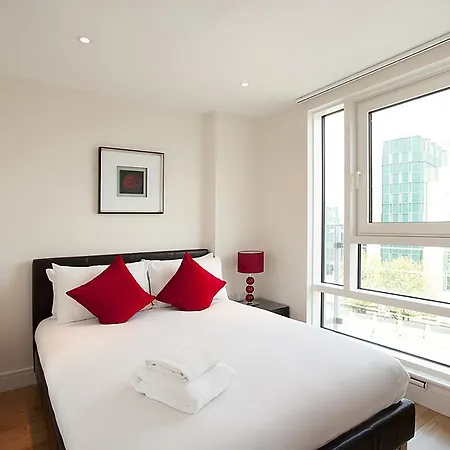 St George Wharf London