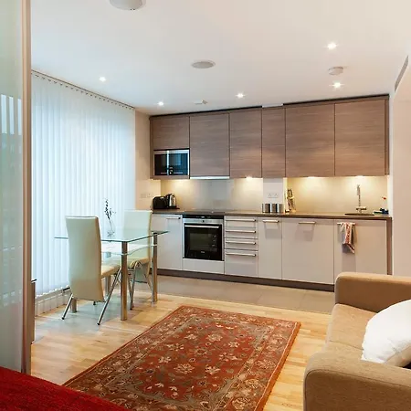 Apartment St George Wharf