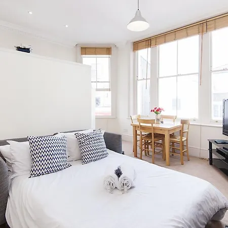The Stratford Road Pied-a-terre Apartment *
