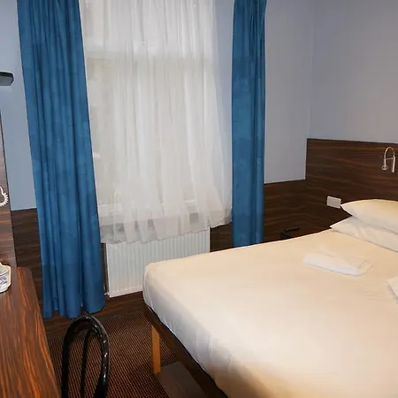 Crestfield Hotel