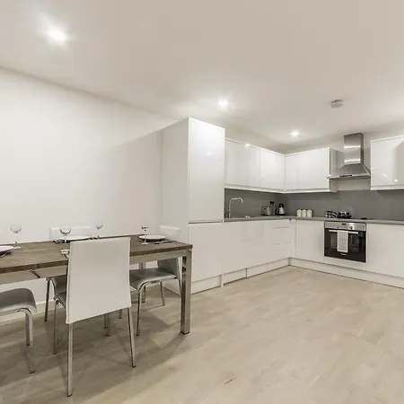 Canning Town Stratford Apartments Гостевой дом Лондон