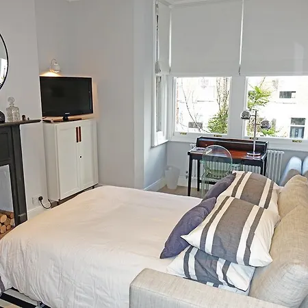 Sparkling Apartment In Kensington Olympia