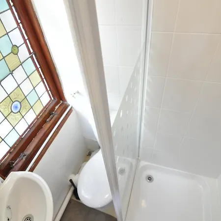 Piccadilly Apartment *