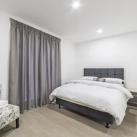 Гостевой дом Canning Town Stratford Apartments