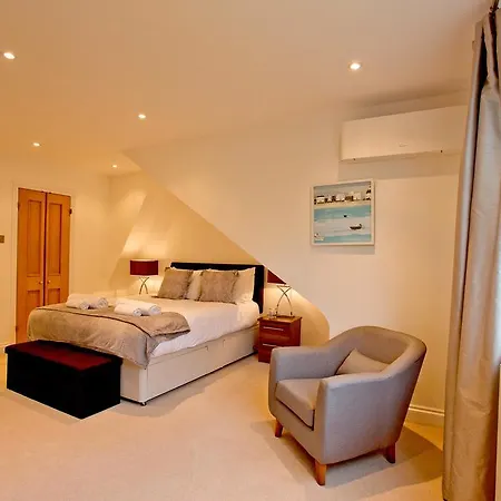 Porchester Terrace Apartment *