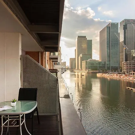 Canary Wharf Luxury River View Hotel
