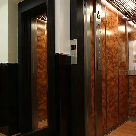 فندق Huttons Hotel, Victoria 3*