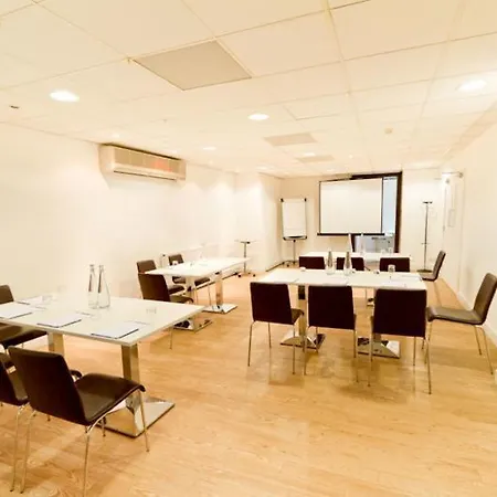 Hotel The Wesley Euston 4*