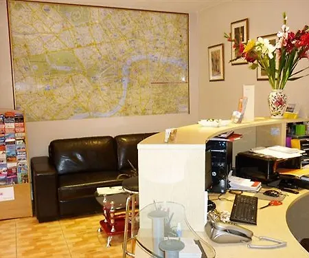 Hotel Acton Town 2*