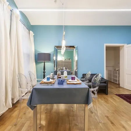 South Kensington X4, * London