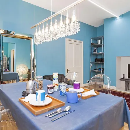 South Kensington X4, Apartment *
