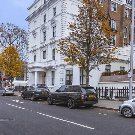 South Kensington X4, Apartment