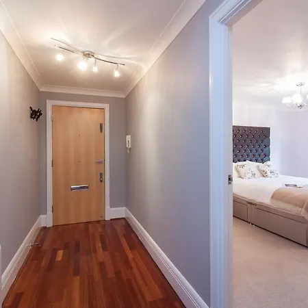 Hotel Canary Wharf Luxury River View London