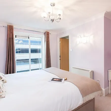 Canary Wharf Luxury River View London