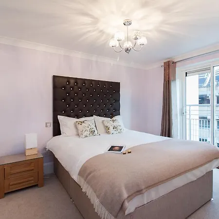 Canary Wharf Luxury River View