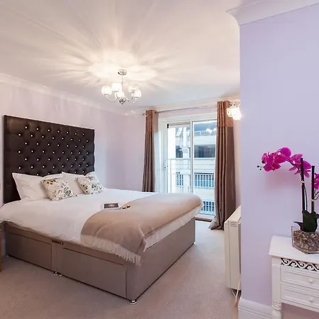 Canary Wharf Luxury River View Hotel 4*