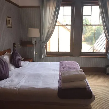 Harefield Manor Hotel 3*