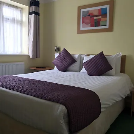 Harefield Manor Hotel 3*