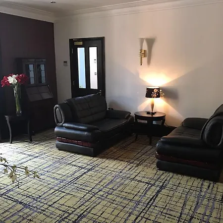 Harefield Manor Hotel 3*