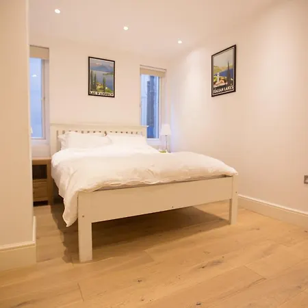 Luxury 2 Bed/bath Next To Hyde Park *
