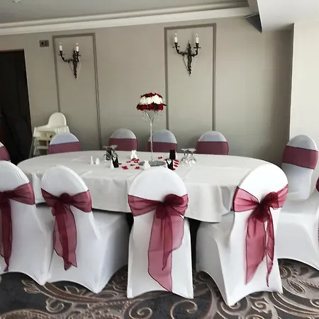The Royal Chace 4* Enfield