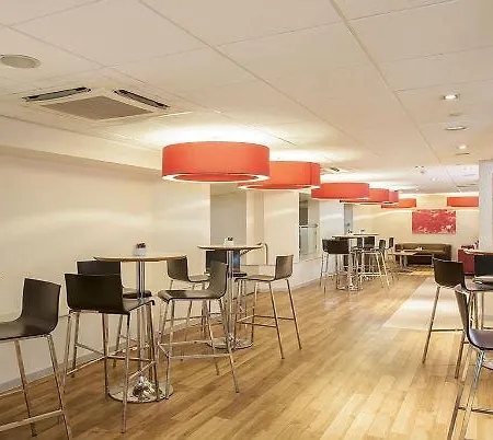 Travelodge Covent Garden Лондон