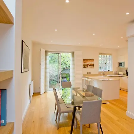 Porchester Terrace Apartment *