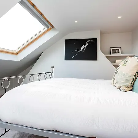 Veeve - Clapham Fairytale London