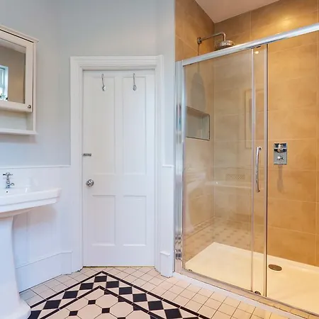 Holiday home Veeve - Clapham Fairytale *