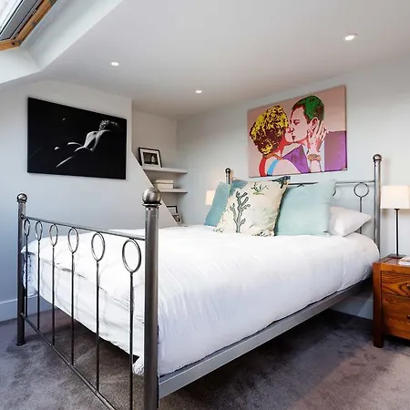 Veeve - Clapham Fairytale * London