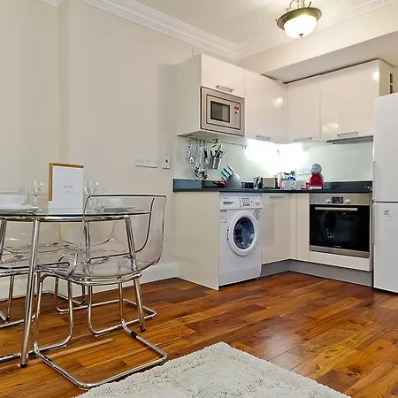 Kensington One Apartment *