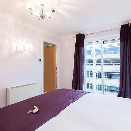 Canary Wharf Luxury River View London