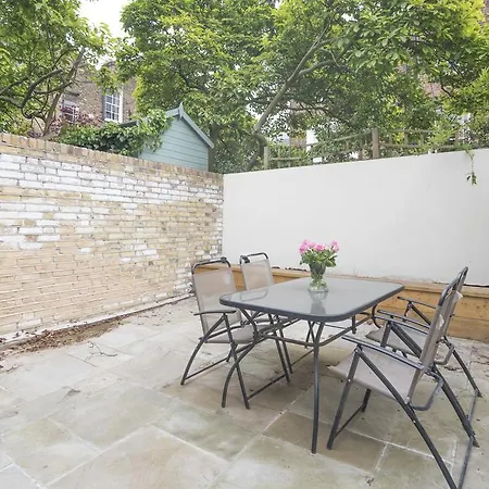 Bright Family In Angel With Patio *