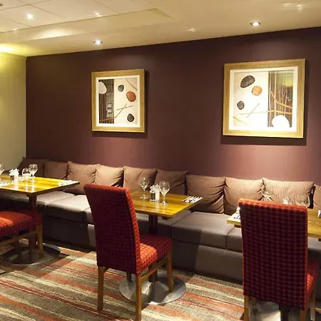 Premier London Heathrow Airport T2 & T3 - Bath Road