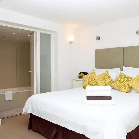 Brompton House Apartment