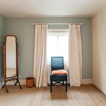 Veeve - Fox House Apartment