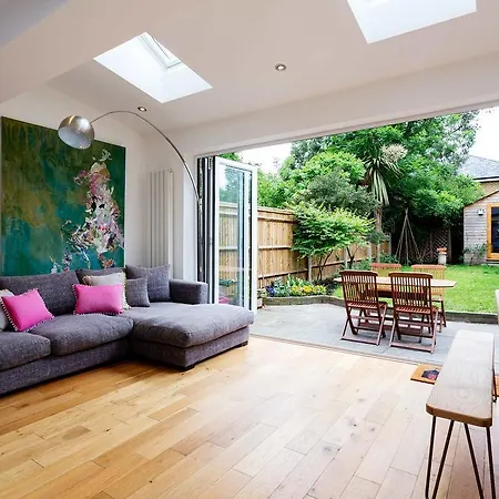 Veeve - Gladstone Delight Wimbledon