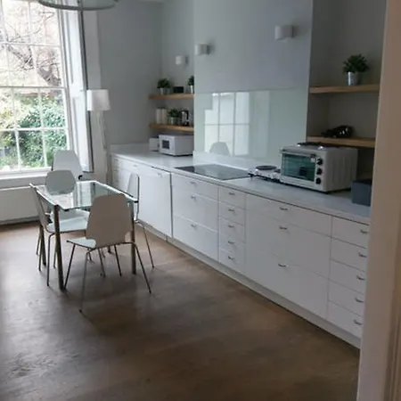 Apartment 70 Oakley Square *